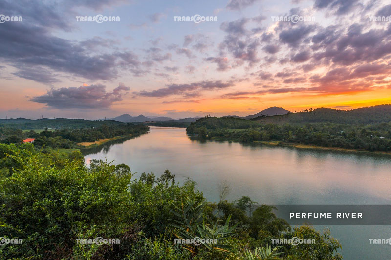 INB-716-[Perfume-River]-01.jpg