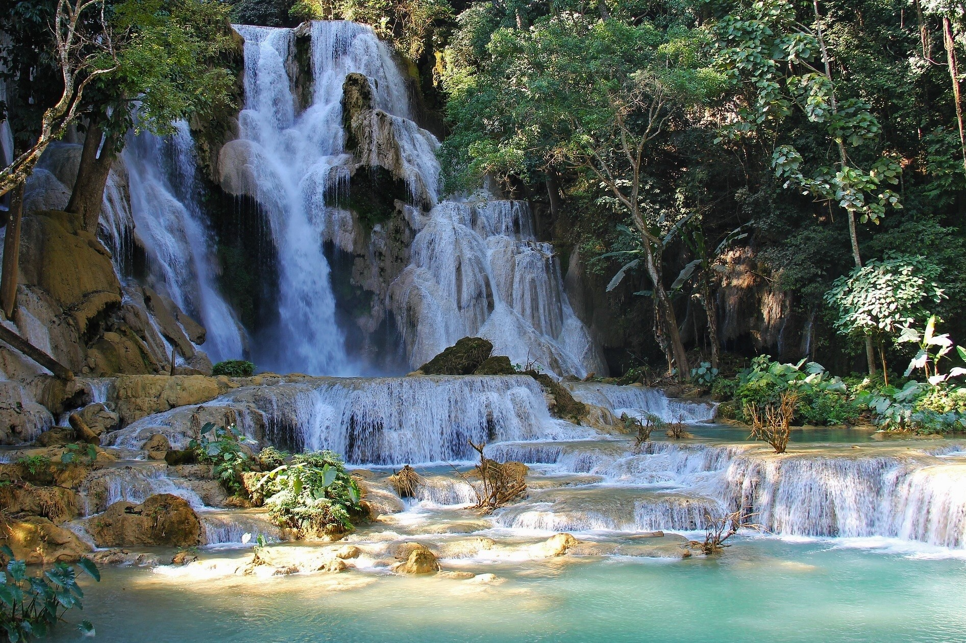 BAN GIOC WATERFALL IN THE TOP11.jpg.png
