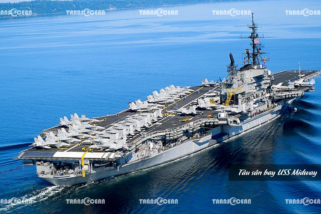 Tàu sân bay USS Midway.jpg