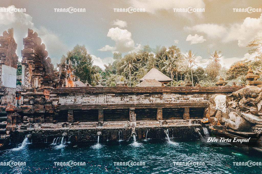 Đền Tirta Empul 1.jpg
